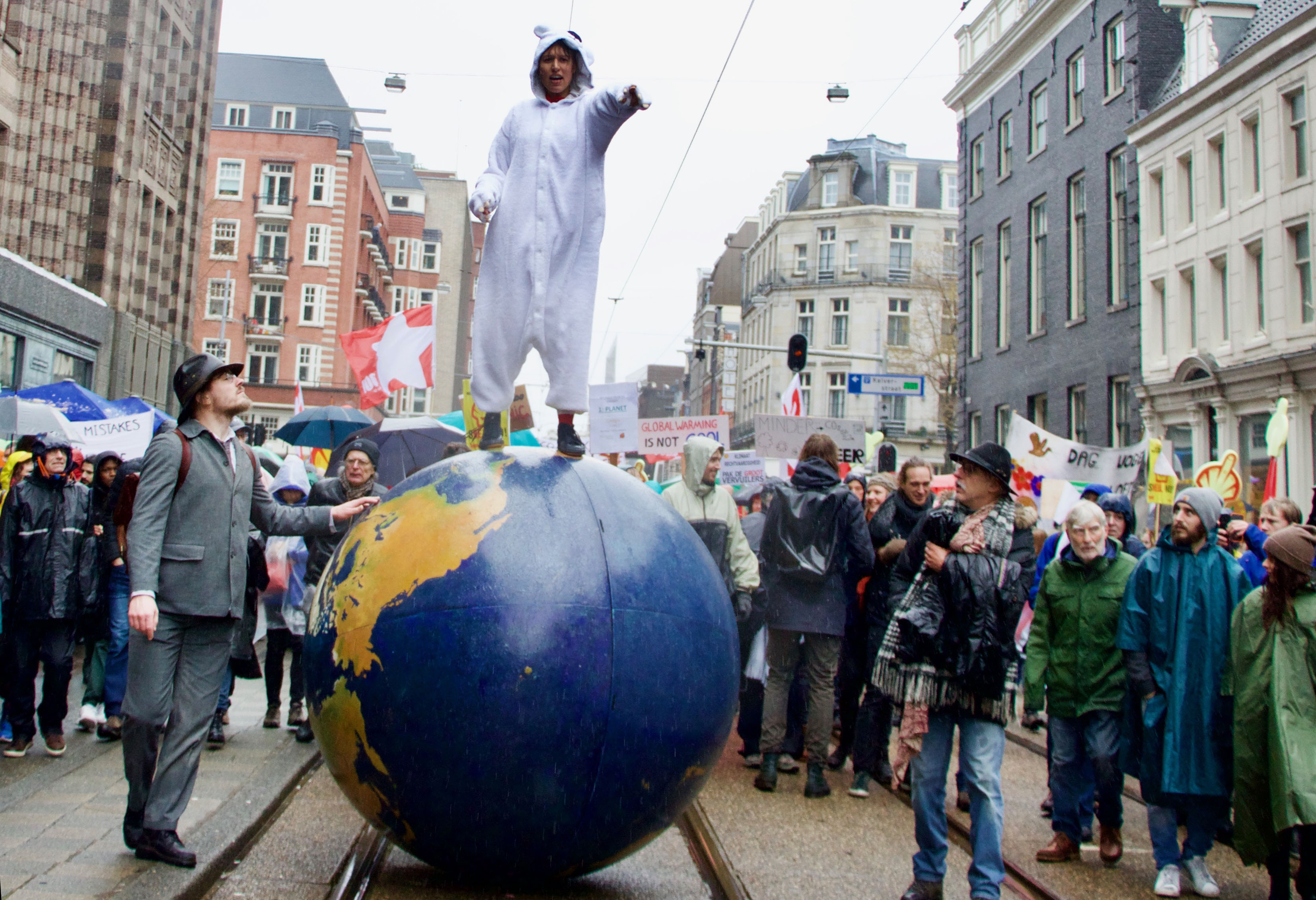 Hollanda’da 35 Bin Kişi İklim Politikalarını Protesto Etti