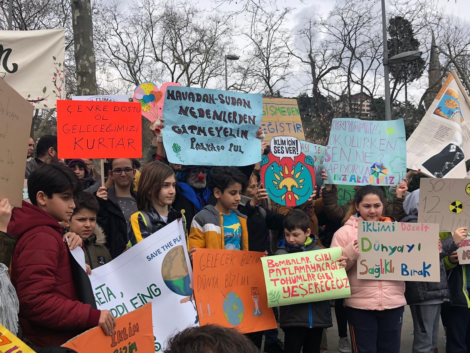 Gelecek İçin Cumalar Işığında: Aktivizm ve Umut/Şüphe Arasında Nasıl bir İlişki Var?
