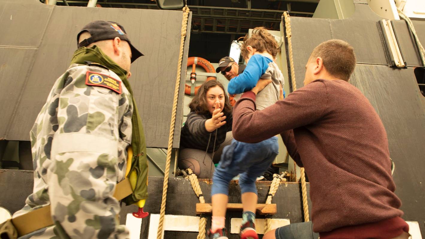 Avustralya’da Askerler Yangına Karşı Göreve Çağrıldı