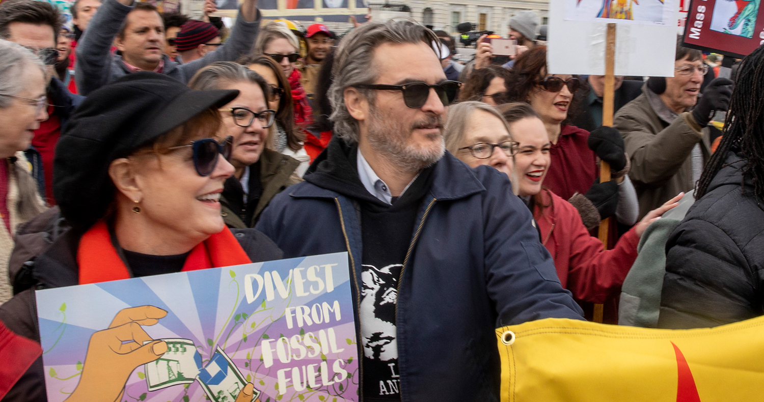 İklim Eyleminde Joaquin Phoenix Gözaltına Alındı, Martin Sheen Tutuklandı