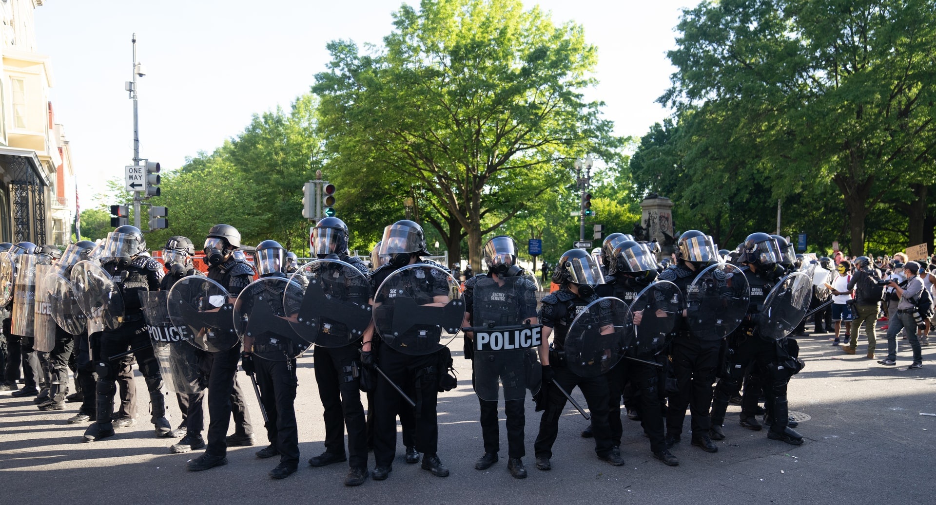 Petrol Devleri, ABD’nin Güçlü Polis Gruplarını Finanse Ediyor