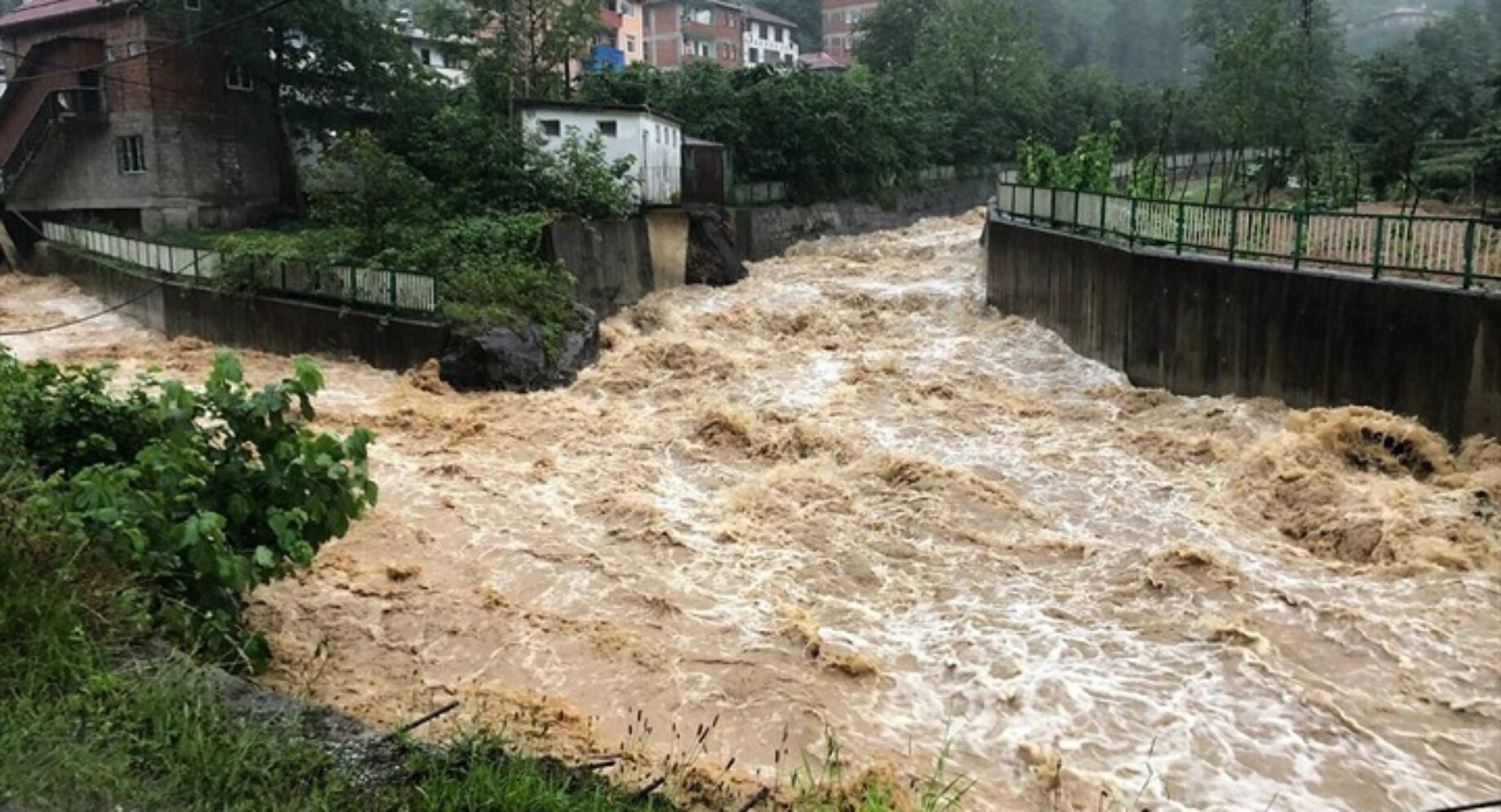 “Karadeniz’de Sel ve Heyelan Riski Artıyor”