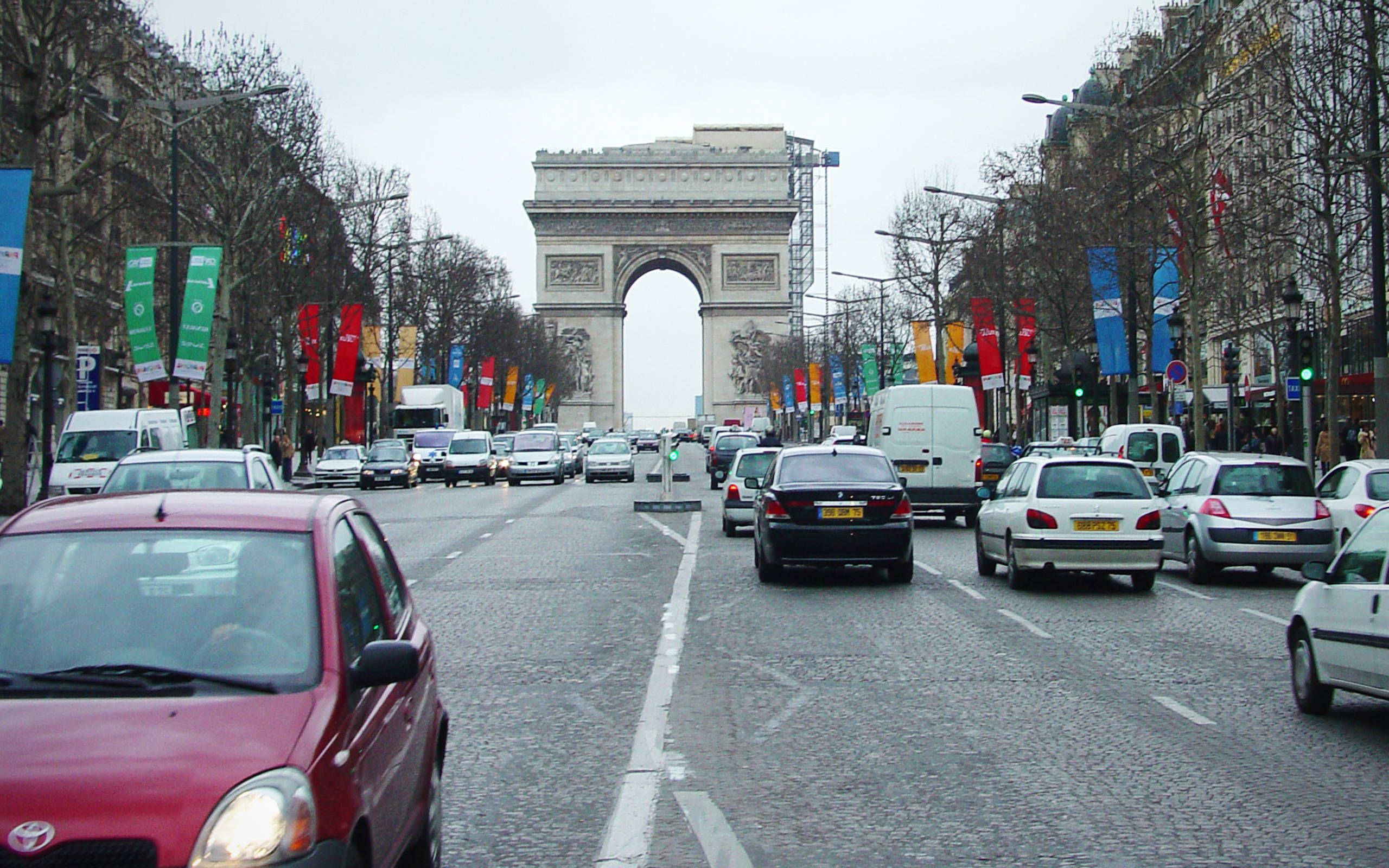 Paris’te Hız Sınırı Saatte 30 km’ye Düşürüldü