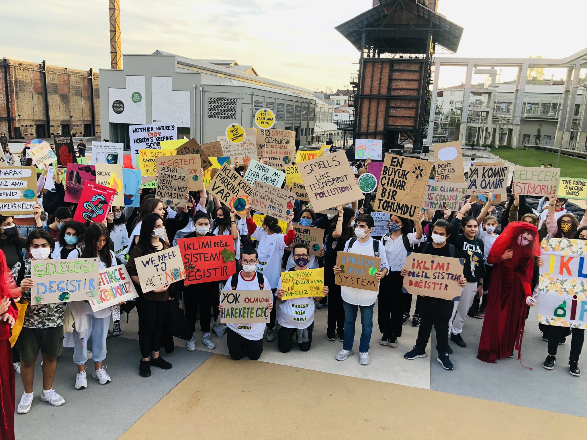  #KârDegilİnsanlar Diyen Genç İklim Aktivistlerinden İklim Grevi Çağrısı