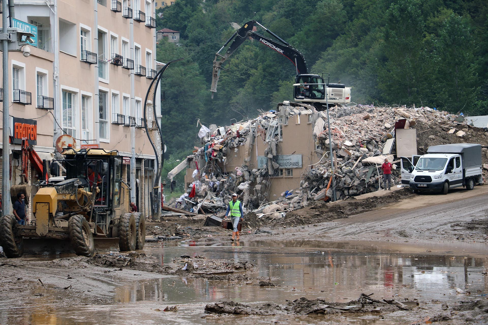 Genç İklim Aktivistleri Dünya Günü’nde Karar Vericilere Seslendi: İklim Acil Durumu İlan Edilsin