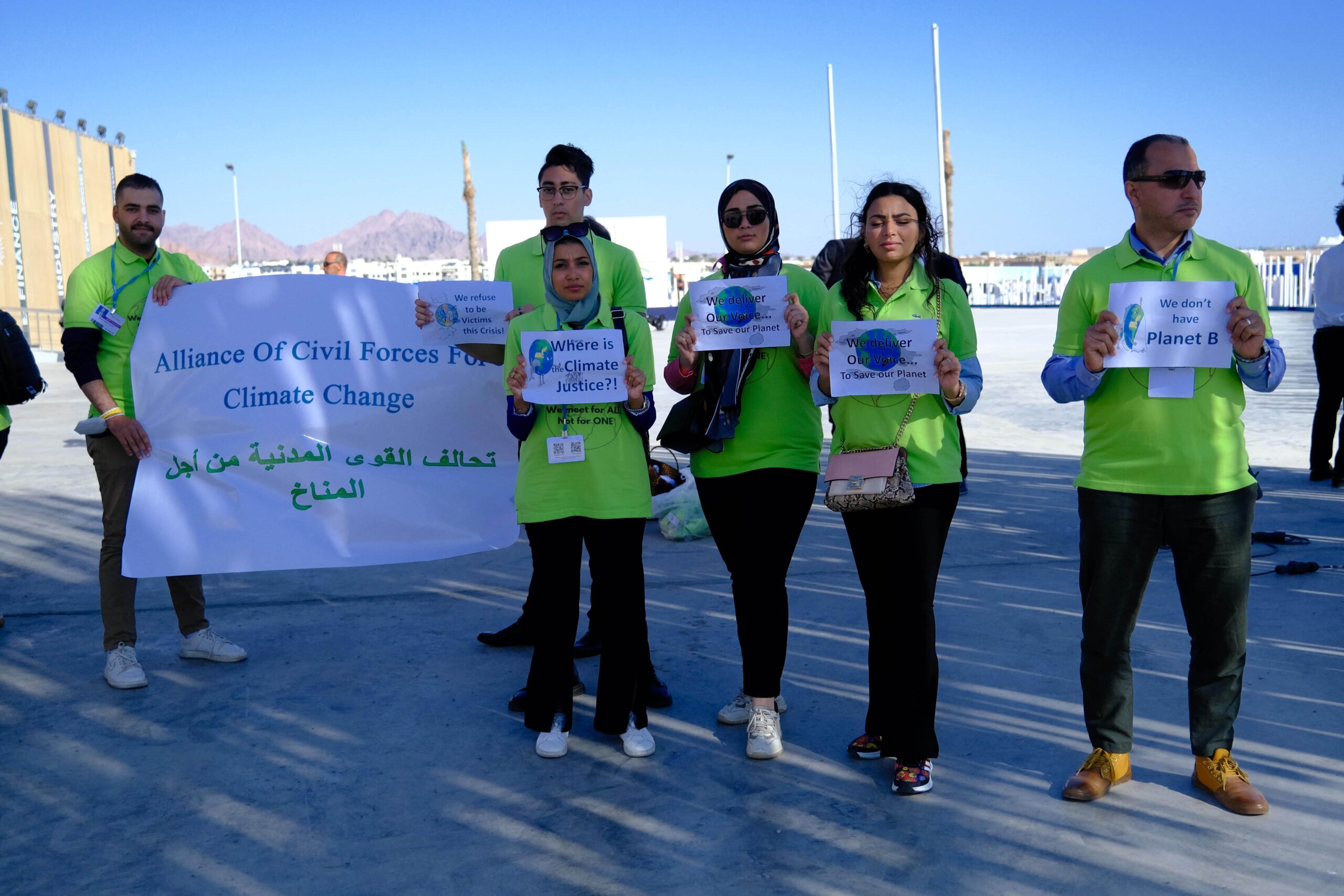 Sömürgeciler, Pamuk Eller Cebe! 