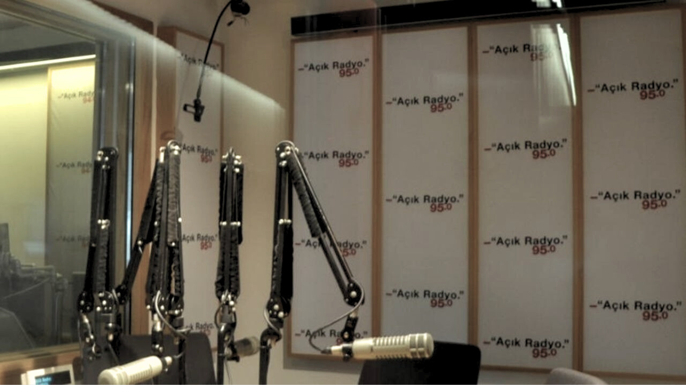 açık radyo