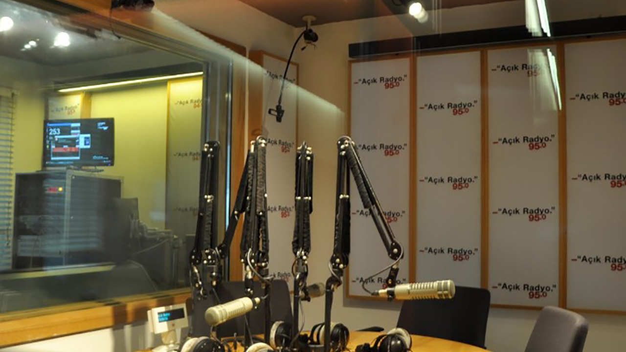 açık radyo